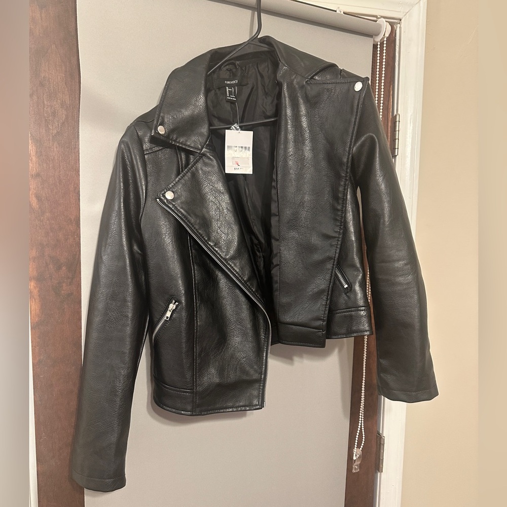Moto motorcycle jacket black size L Forever 21 NWT